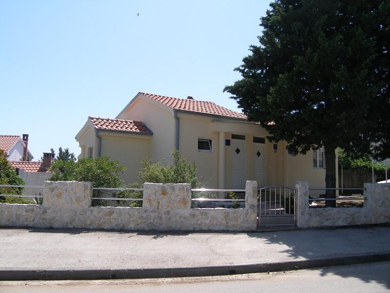 Apartmani Matela Petrčane Zewnętrze zdjęcie